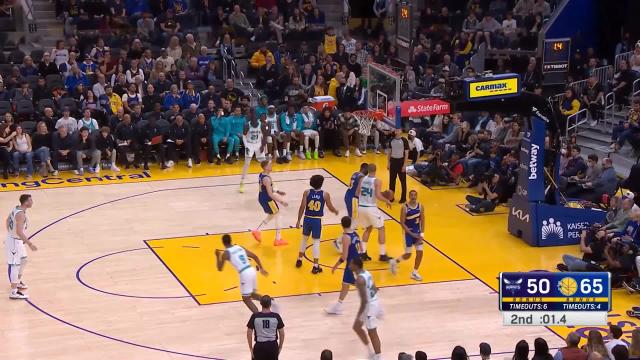 Theo Maledon with a last basket of the period vs the Golden State Warriors