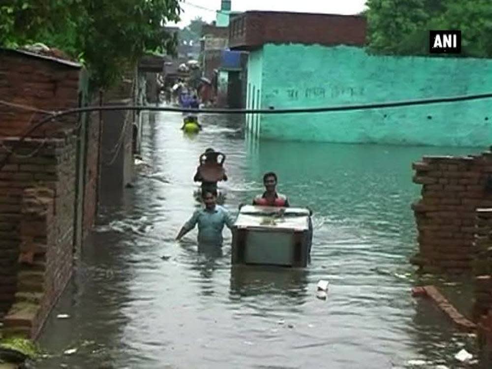Rain Water Enters Residential Areas In Aligarh [video]