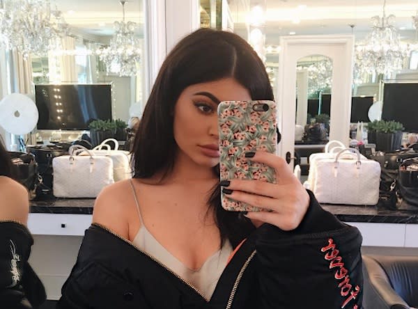 Kylie Jenner just posted this selfie and you can finally see her beautiful freckles