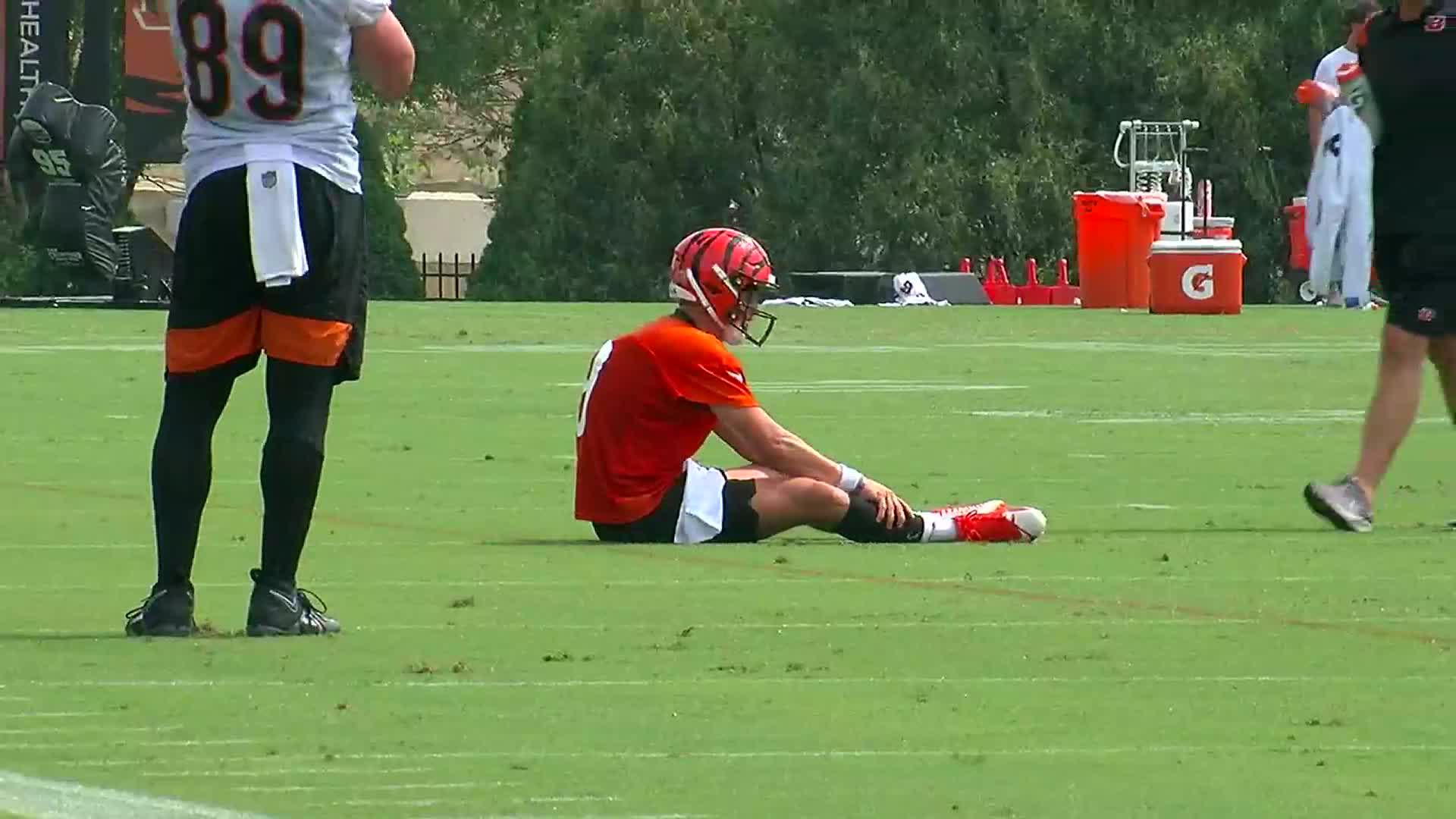 Cincinnati Bengals QB Joe Burrow carted off field after suffering calf  injury – NBC Connecticut