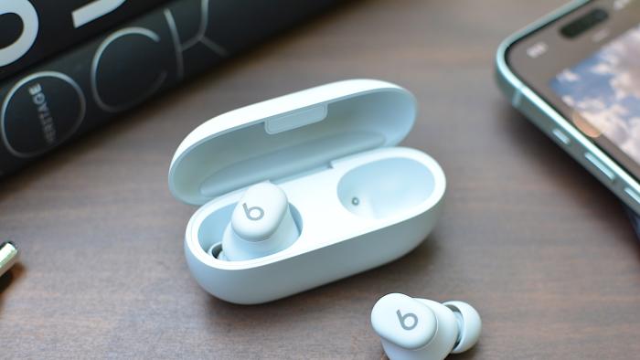 The Solo Buds carry a similar overall design to other recent Beats earbuds. 