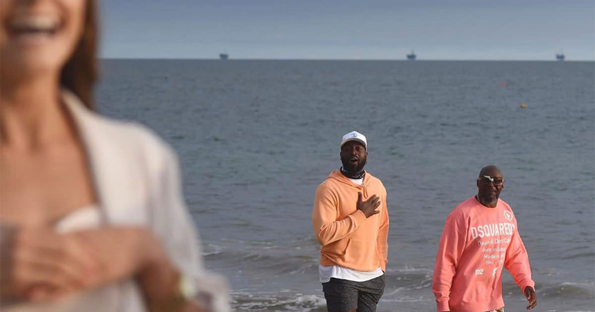 Amateur Sex On The Beach - Dwyane Wade Accidentally Crashes A Couple's Beach Proposal