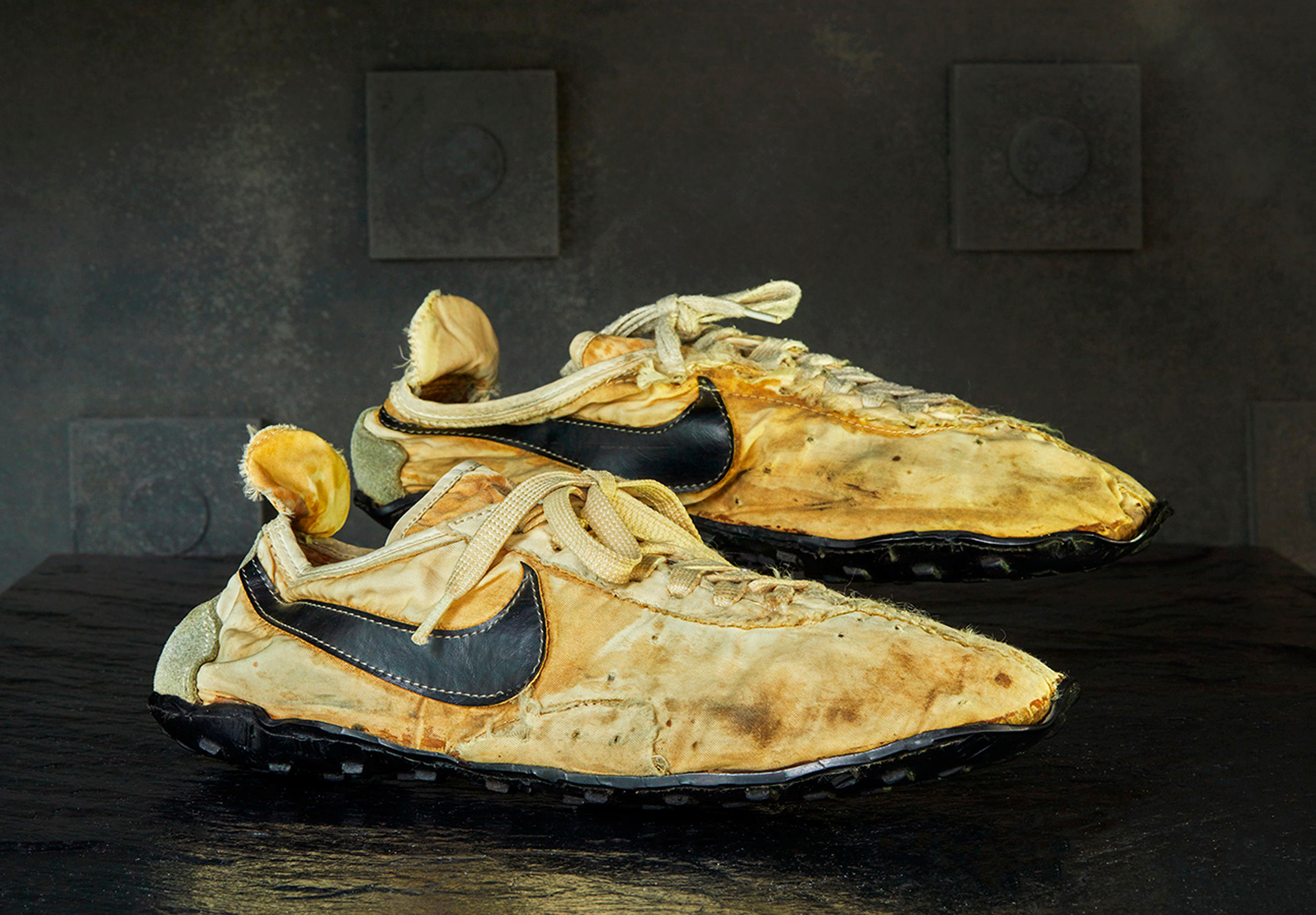old nike running shoes