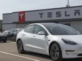 Tesla stock falls as global sell-off hits US markets