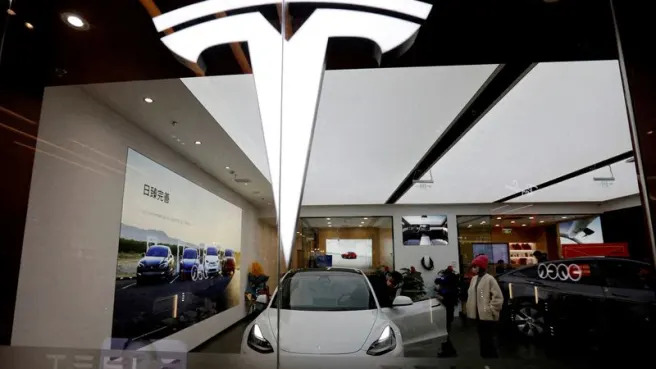 Former top Tesla exec sells $181.5M in EV maker's shares
