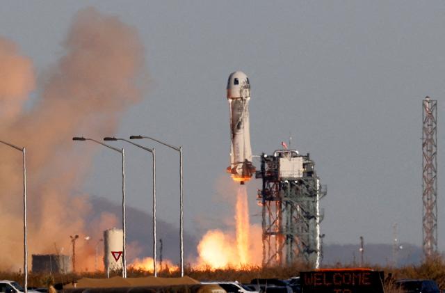 FILE PHOTO: A Blue Origin New Shepard rocket lifts off with a crew of six, including Laura Shepard Churchley, the daughter of the first American in space Alan Shepard, for whom the spacecraft is named, from Launch Site One in west Texas, U.S. December 11, 2021. REUTERS/Joe Skipper/File Photo