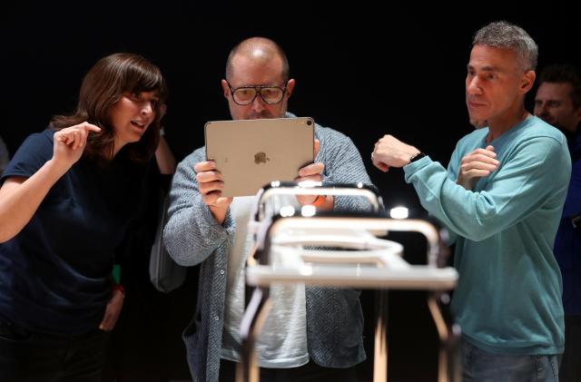 SAN JOSE, CALIFORNIA - JUNE 03: Apple chief design officer Jony Ive (L) uses an iPad to have an augmented reality view of the frame of the new Mac Pro as Apple senior VP of hardware engineering Dan Riccio (R) looks on during the 2019 Apple Worldwide Developer Conference (WWDC) at the San Jose Convention Center on June 03, 2019 in San Jose, California. The WWDC runs through June 7. (Photo by Justin Sullivan/Getty Images)