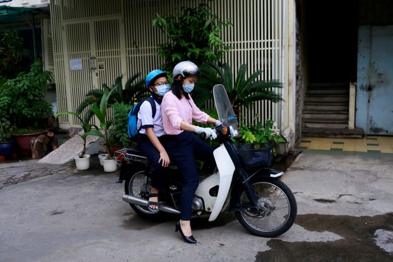 Hồ Chí Minh, Việt Nam mở rộng khóa virus