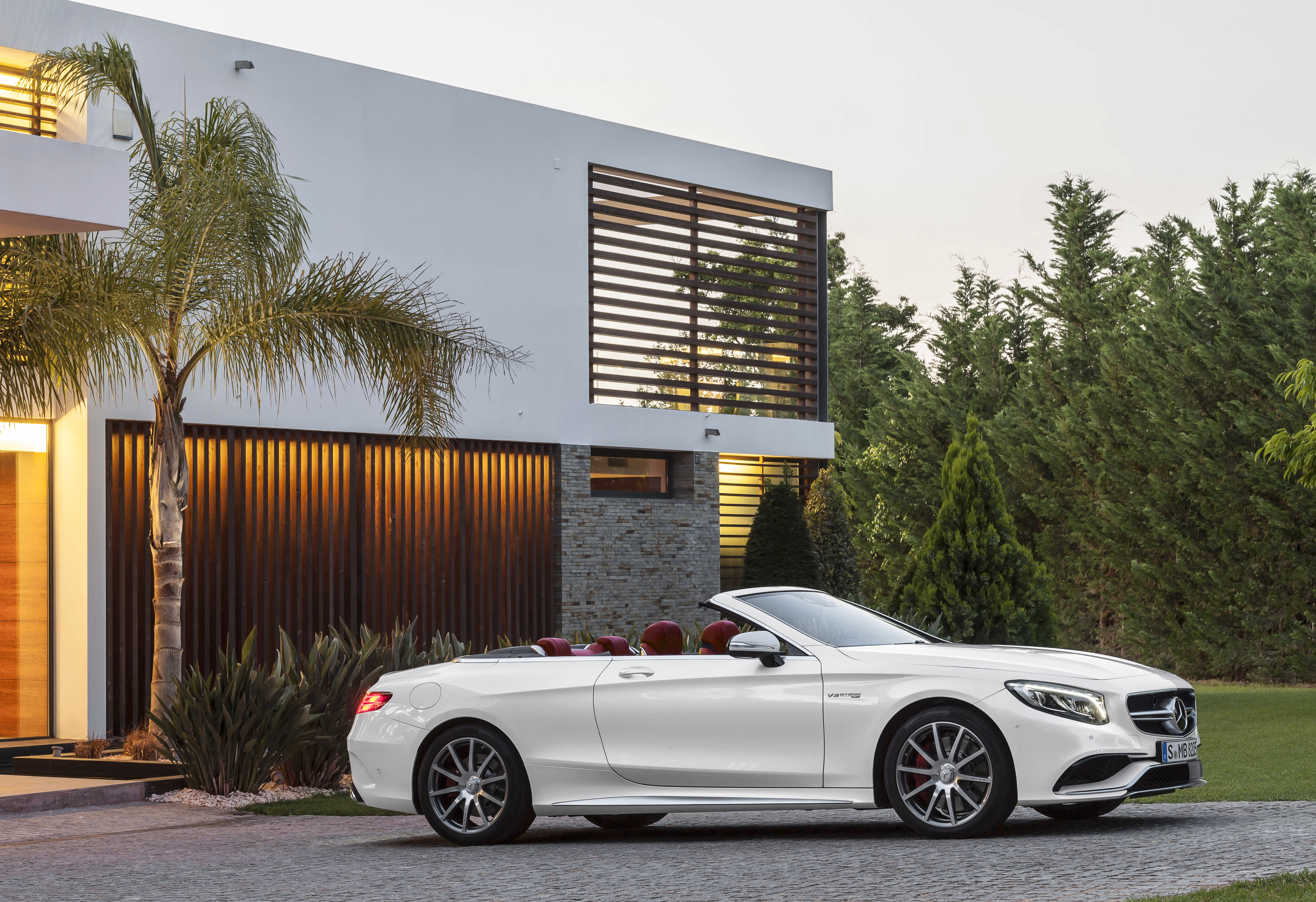 Mercedes S550 Cabriolet provides luxury with the top down