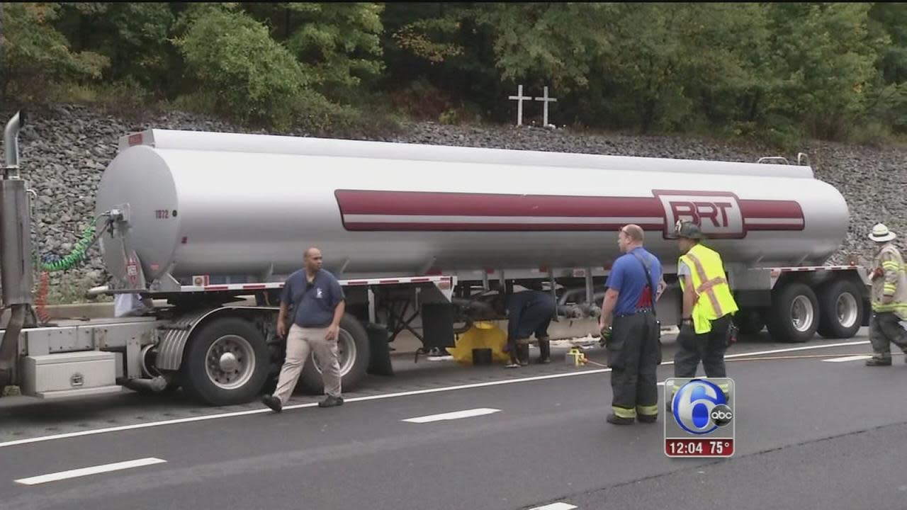 Tanker truck involved in crash on I-95 SB in Del. [Video]