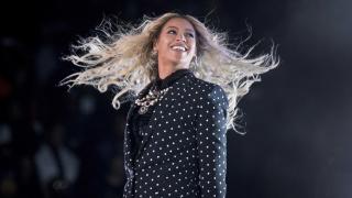 Soldier Field prepares for Beyoncé's Renaissance Tour - CBS Chicago