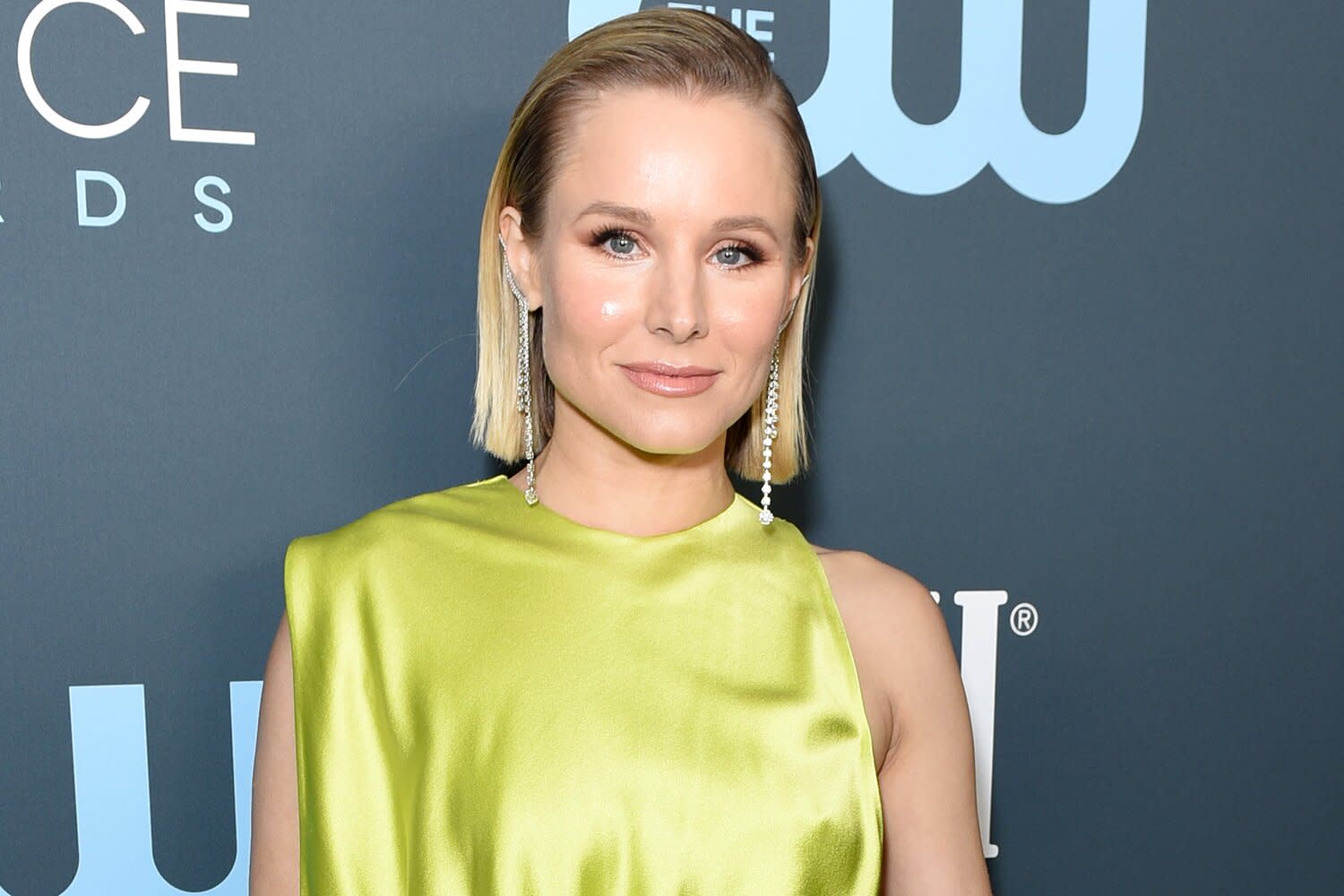 Gossip Girl Reboot Cast And Creators Say Kristen Bell S Return As Iconic Narrator Was A Necessity