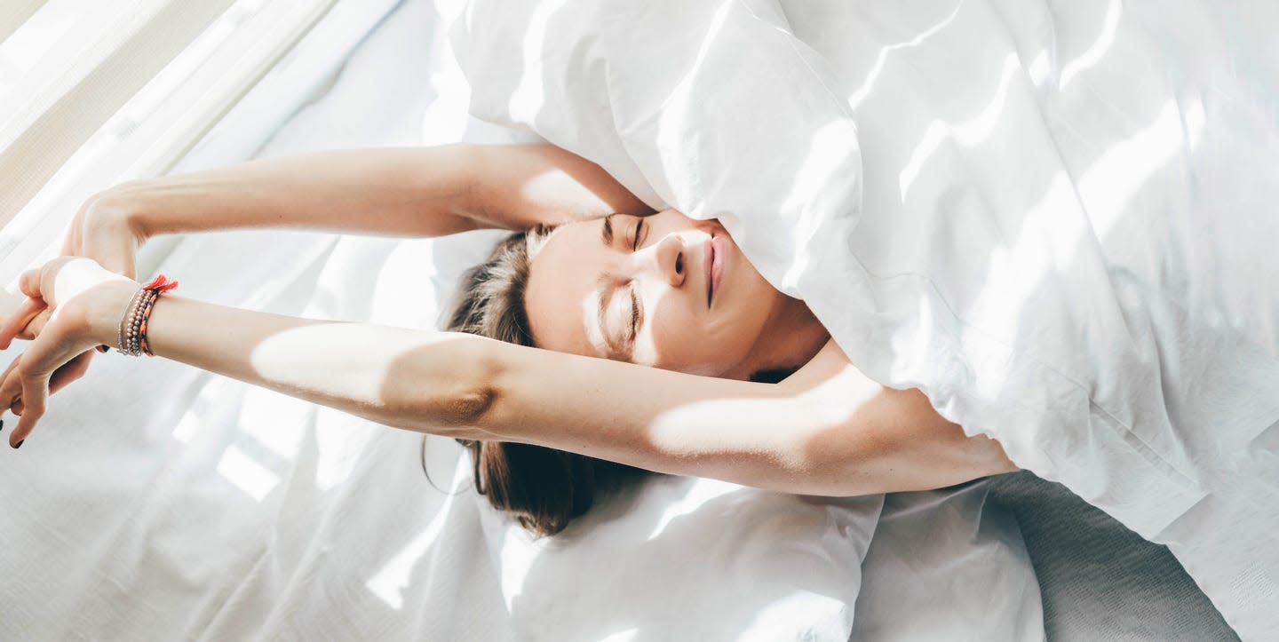 9 Expert Tips On How To Sleep In The Heat If You're Struggling To Get Some Shut Eye