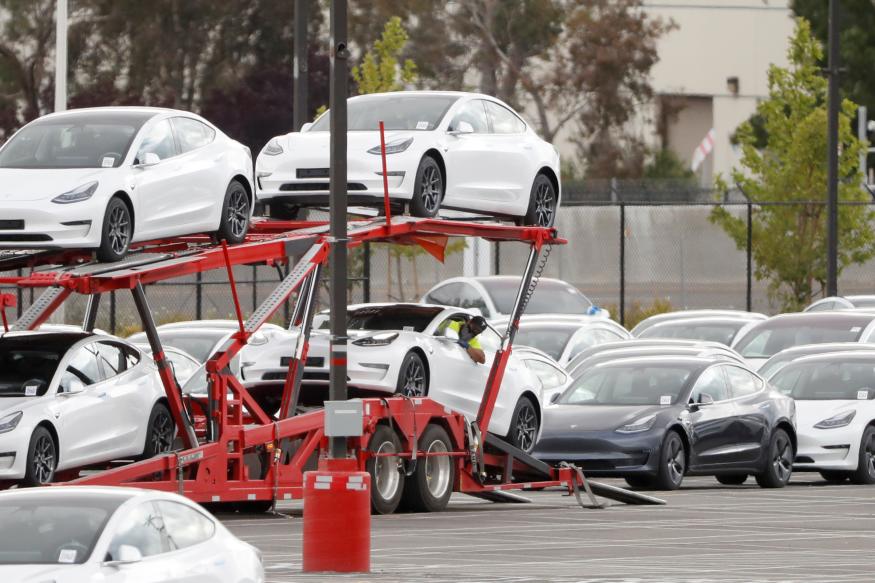 Tesla sets new company record after delivering more than 422,000 EVs in