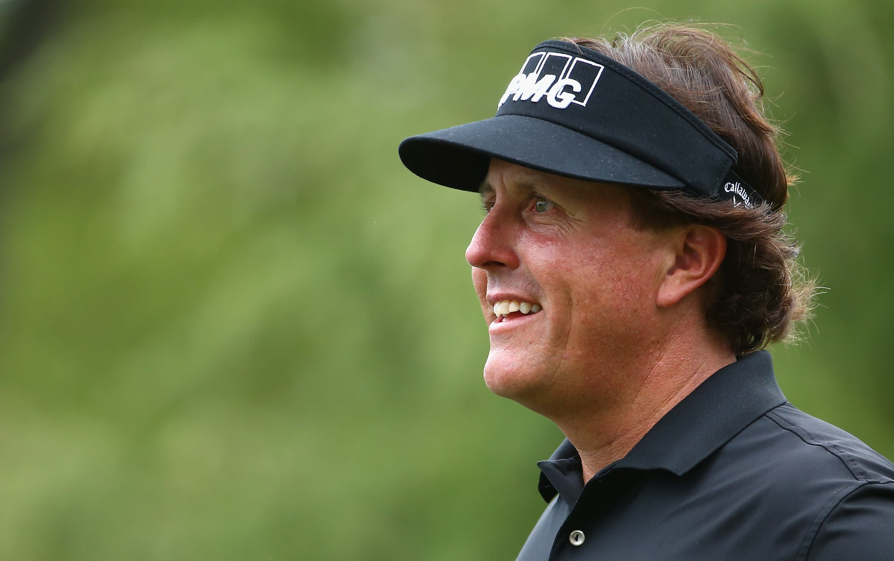 Phil mickelson american golfer withdraws