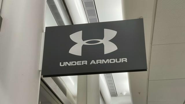 dueña Banquete Amante Under Armour stock slides as company warns of 'cautious' consumers,  continued promotions
