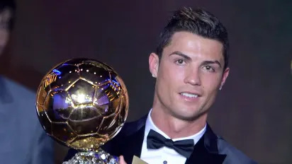 Cristiano Ronaldo a mis aux enchères son Ballon d'Or pour la charité