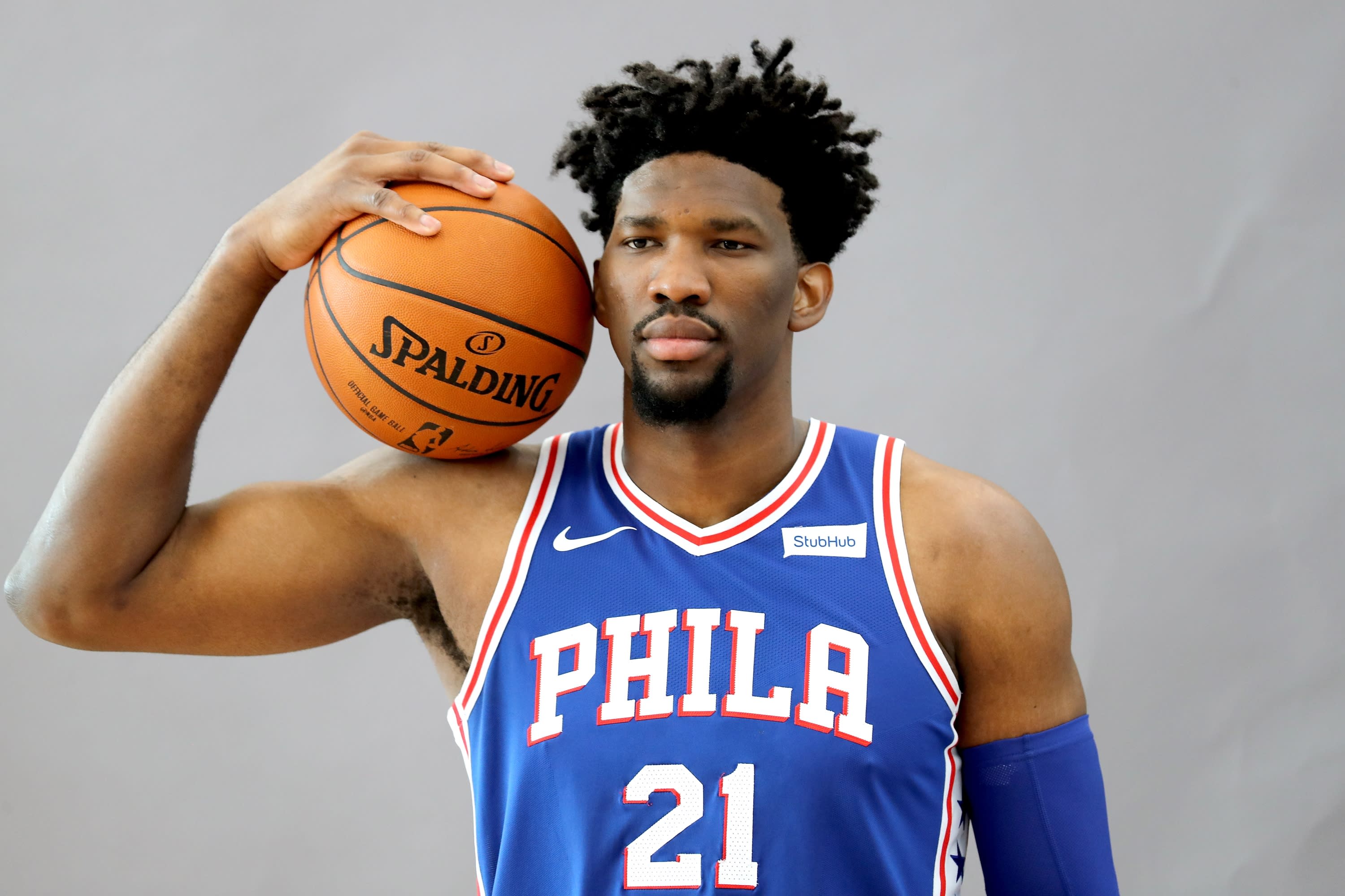 Sixers' Joel Embiid partakes in night tennis, runs on Philly streets