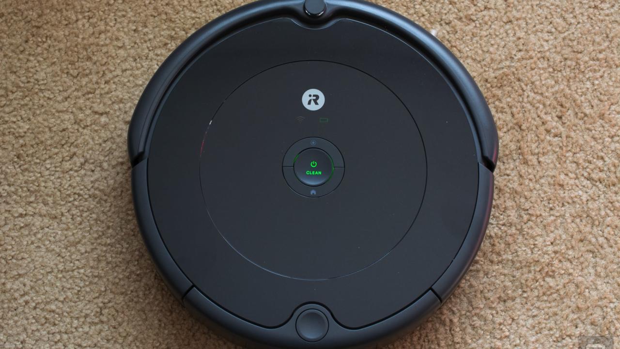 iRobot Roomba 697 - Smart Robot Vacuum Cleaner - 3 Step Cleaning