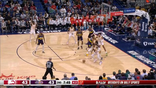 Dejounte Murray with a 2-pointer vs the New Orleans Pelicans