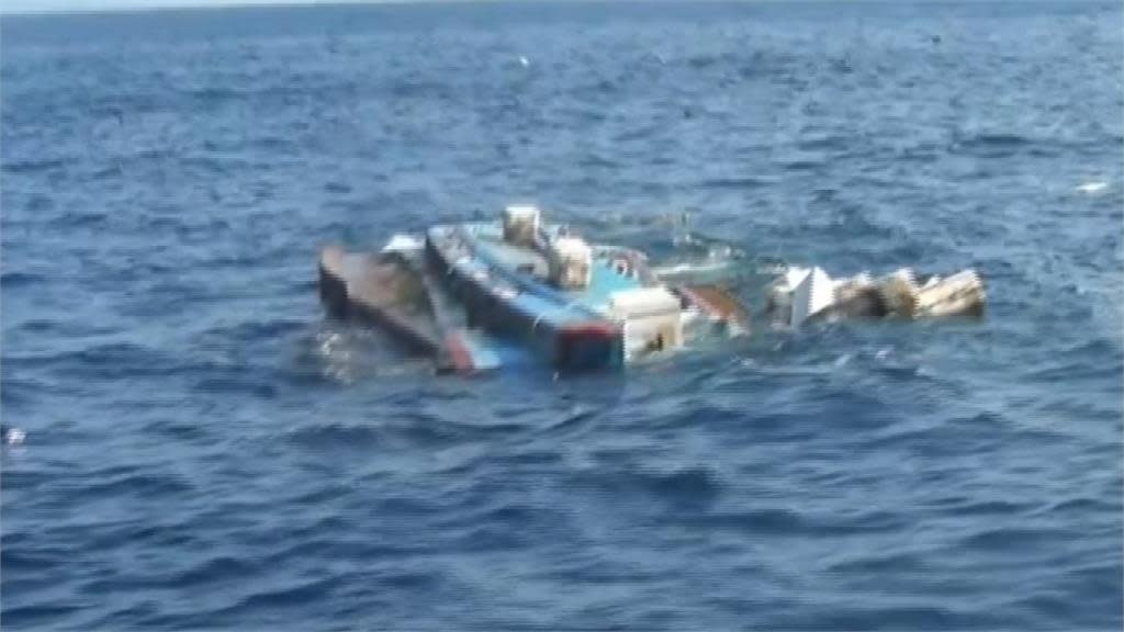 漁民搶撈釀意外 漁船碰撞翻船8人獲救