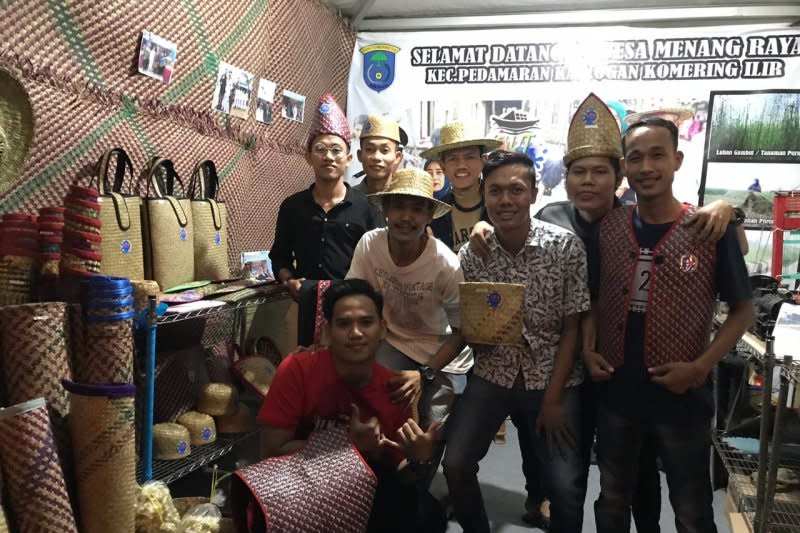 Milenial Kabupaten Ogan Komering Ilir buat kerajinan  