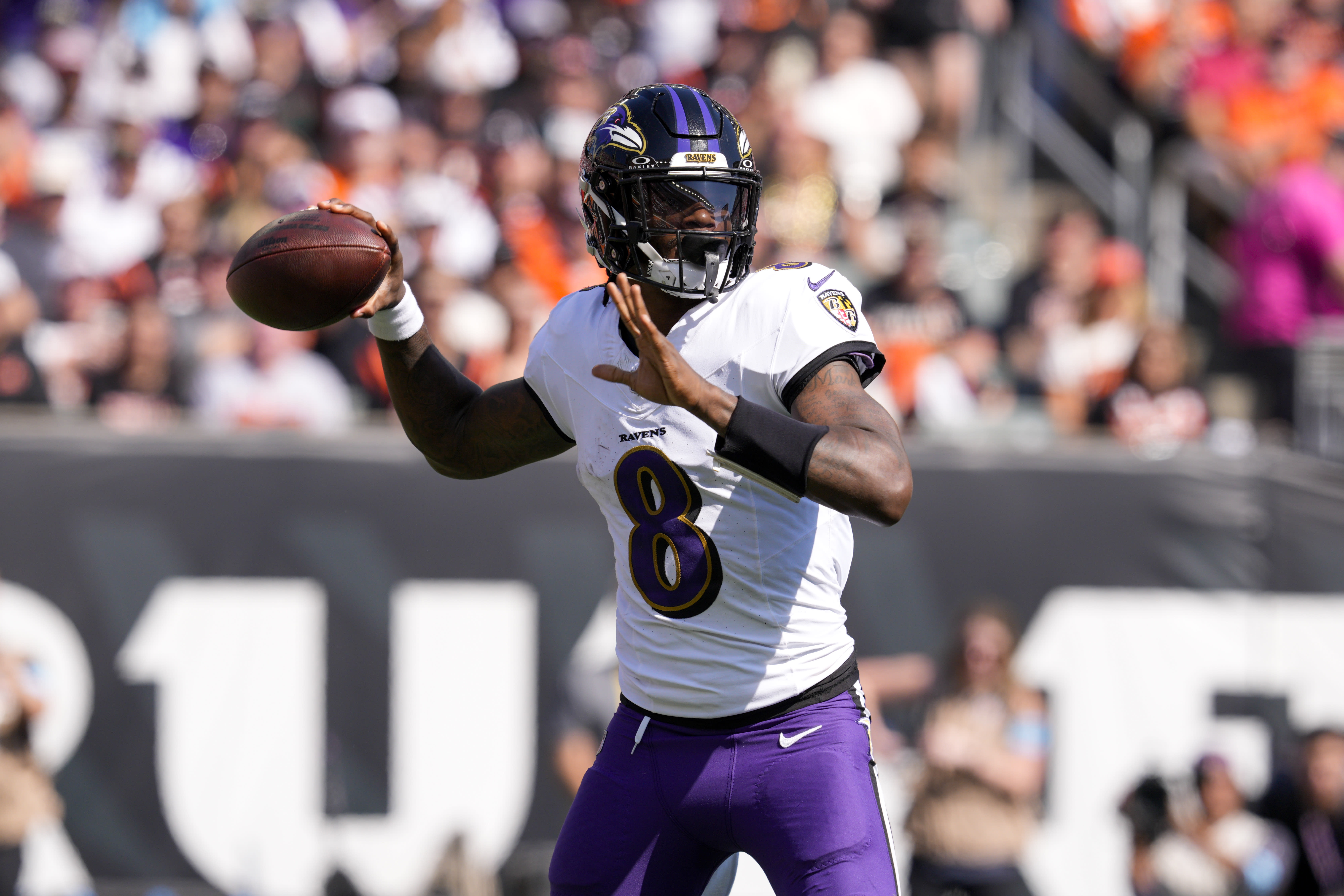 Lamar Jackson, Derrick Henry lead Ravens to massive, chaotic win over Joe Burrow, Bengals