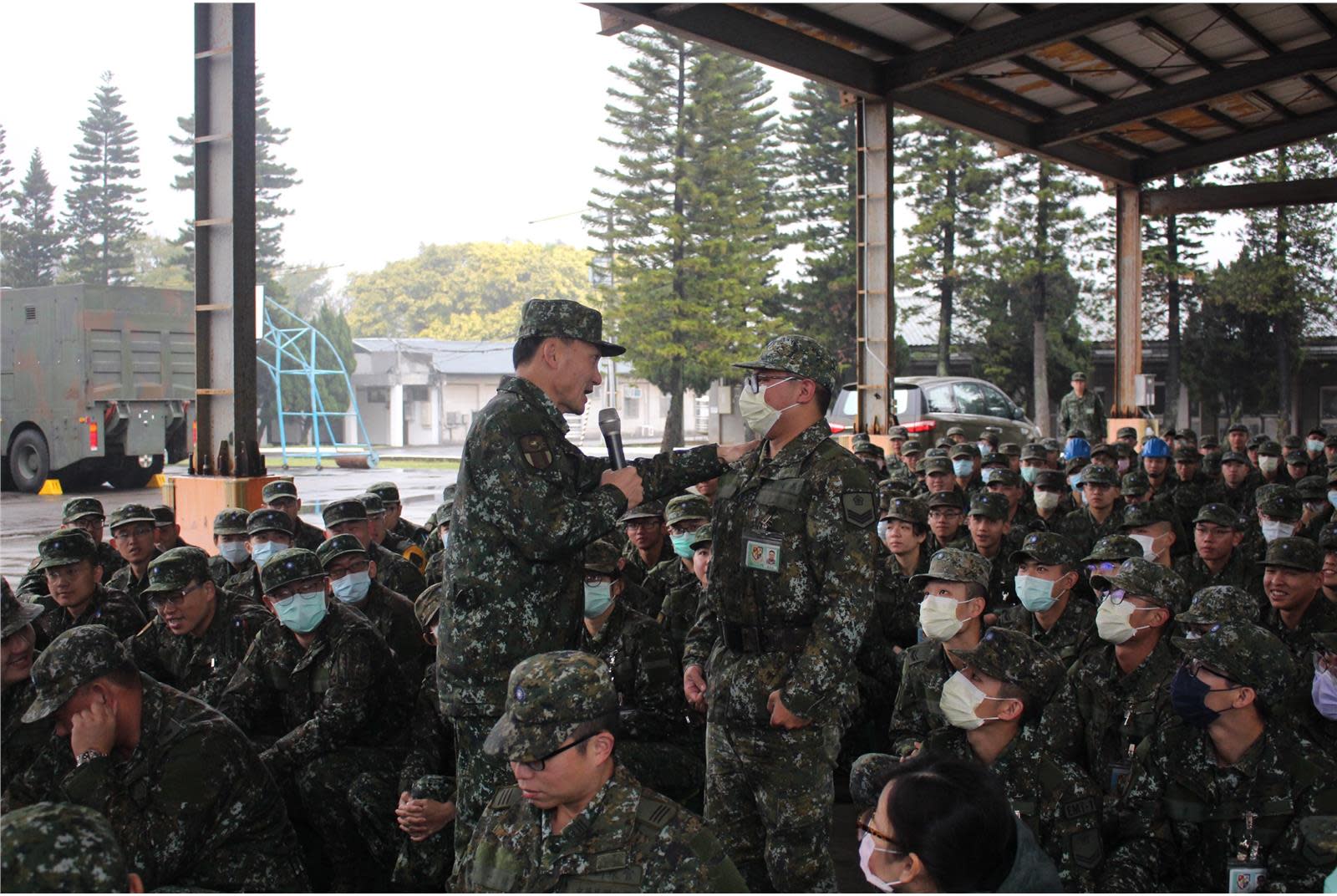 6軍團指揮官慰勉33化學兵群 肯定防疫辛勞 - Yahoo奇摩新聞