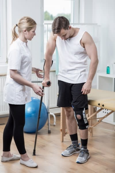 Should You Invest in U.S. Physical Therapy (USPH)?