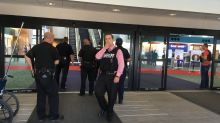 Evacúan aeropuerto de Michigan; habría un policía herido