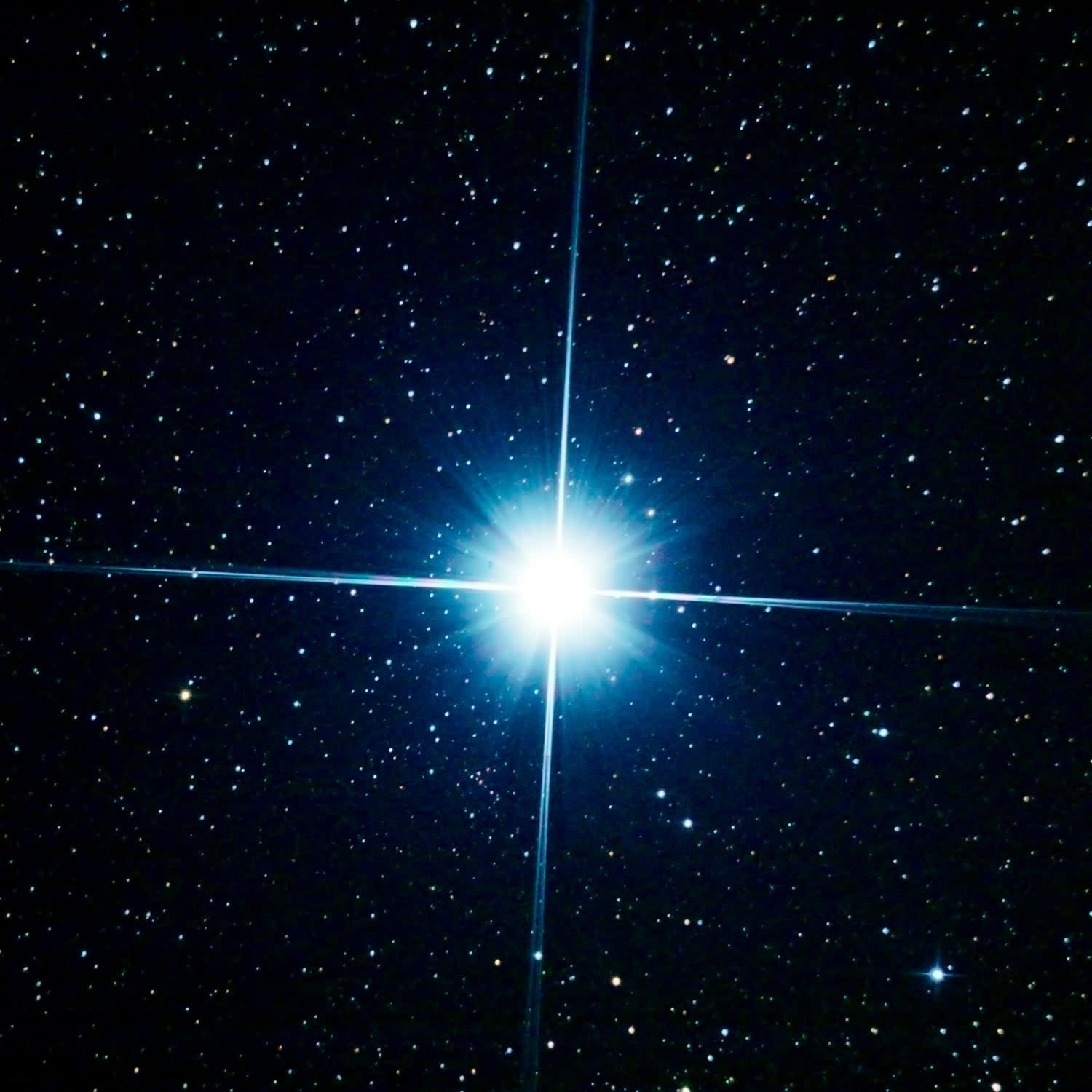 Почему первая звезда. Сириус звезда. Сириус самая яркая звезда на небе. Сириус b. Сириус ярчайшая звезда ночного неба.