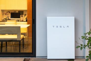 【開箱】讓特斯拉當你的停電救星，一次看懂 Tesla Powerwall 強在哪？地表最聰明的不斷電儲能系統，值得裝嗎？