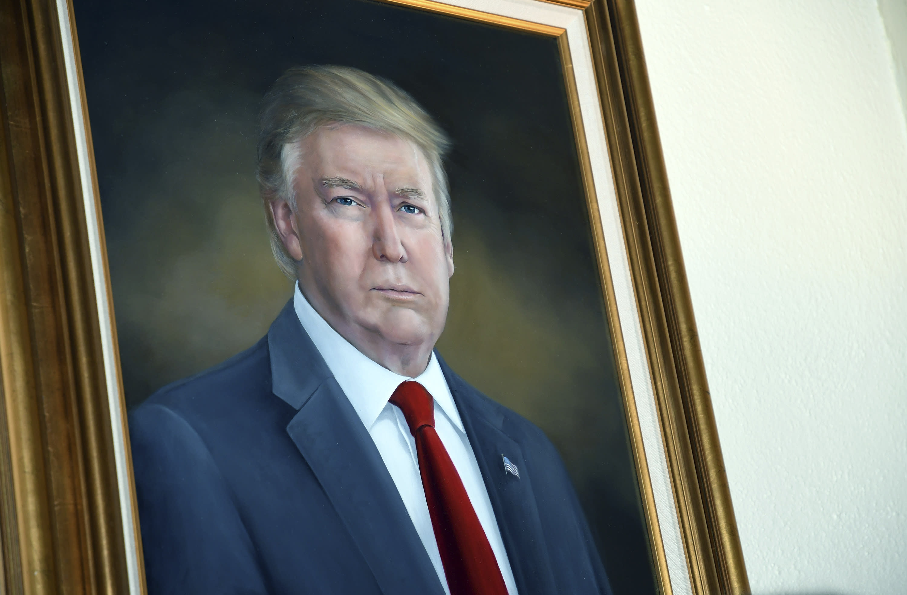 trump-portrait-adorns-colorado-capitol-after-putin-prank