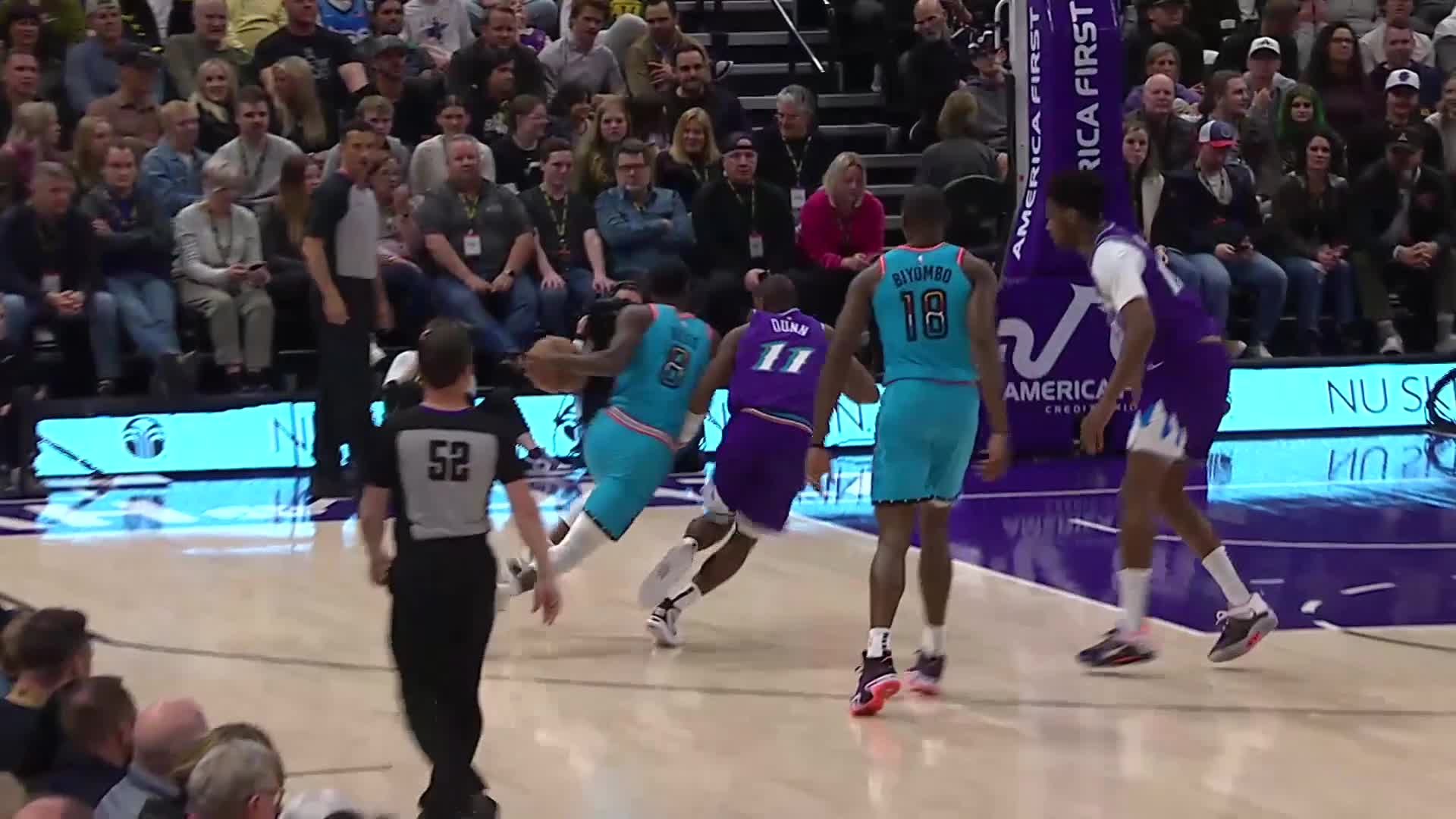 Terrence Ross with an and one vs the Utah Jazz