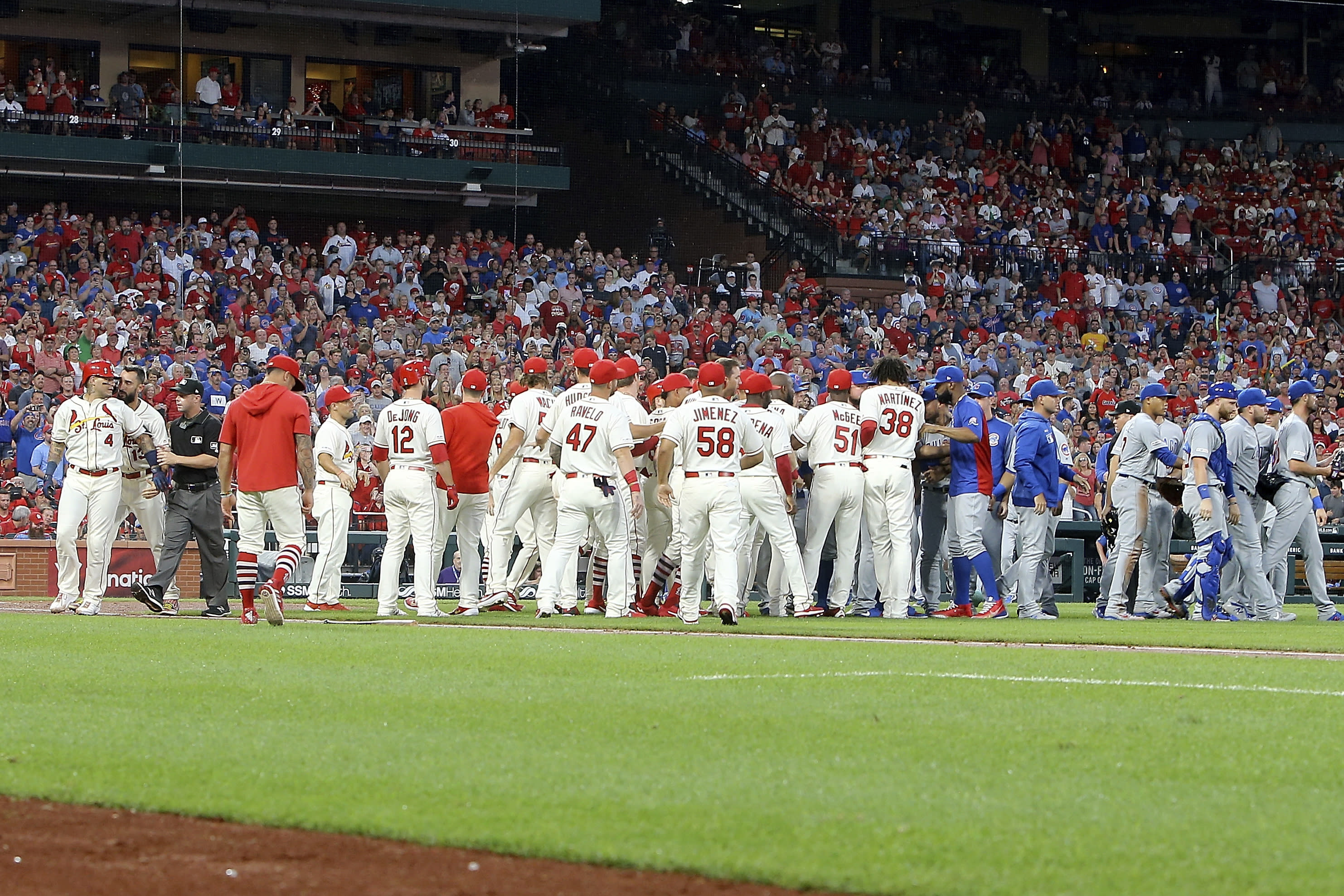 Cardinals lose to Cubs, NL Central race goes to final day