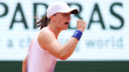 Getty Images - PARIS, FRANCE - JUNE 08: Iga Swiatek of Poland celebrates a point against Jasmine Paolini of Italy during the Women's Singles Final match on Day 14 of the 2024 French Open at Roland Garros on June 08, 2024 in Paris, France. (Photo by Clive Brunskill/Getty Images)