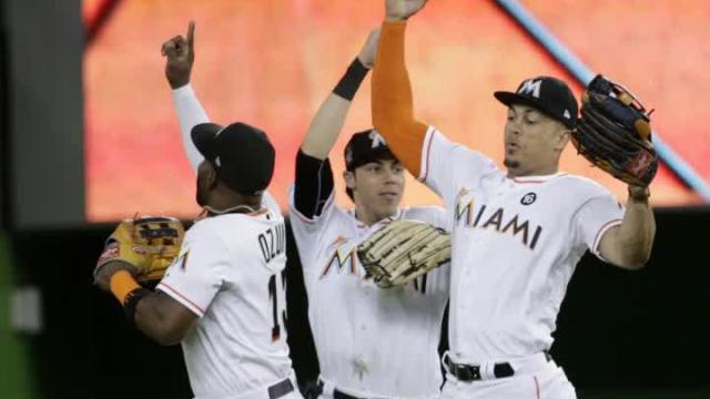 Giancarlo Stanton gets in on homer-robbing craze with incredible catch