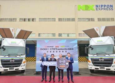 HINO 500系17噸鋁合金鷗翼大貨車全新上市攜手NX臺灣國際物流交車啟用，成就載運新風範!