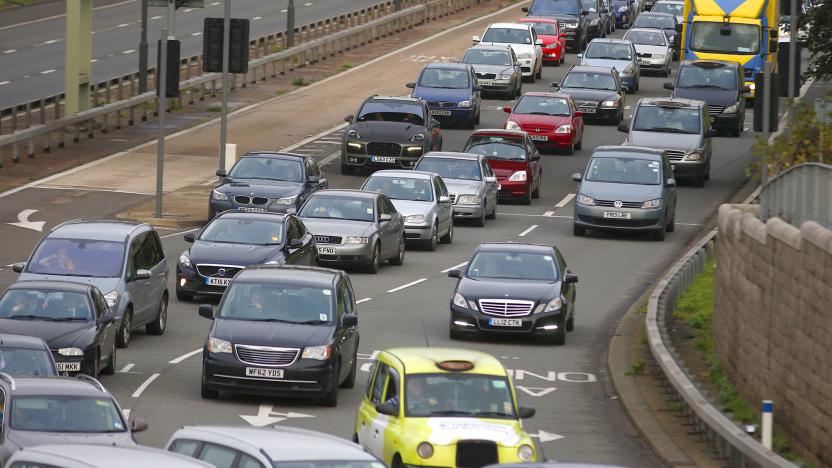 A file photograph shows a traffic jam as cars head towards the approach tunnel of Heathrow Airport, west London, Britain November 26, 2015. London transport bosses decided on Wednesday not to impose a series of strict new rules on private hire cars, including those from apps like Uber, but could make such services pay a daily charge for entering the city centre.  REUTERS/Peter Nicholls/files - LR1EC1K168NYM