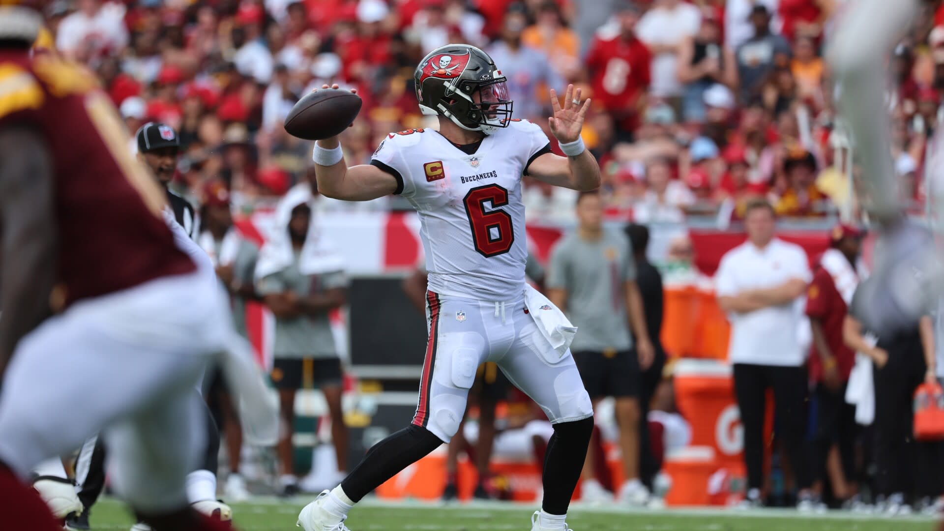 Baker Mayfield throws four TDs in 37-20 Bucs win