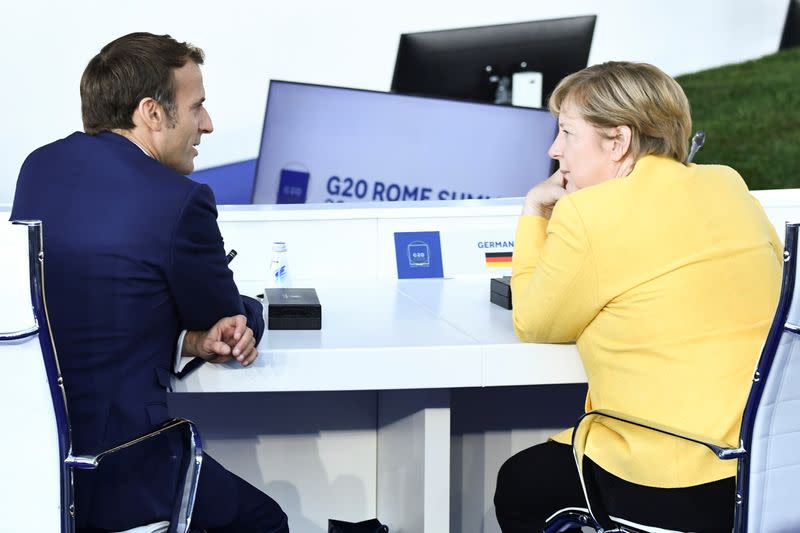 Photo of Macron levantó la última copa para Merkel en la capital del vino de Borgoña