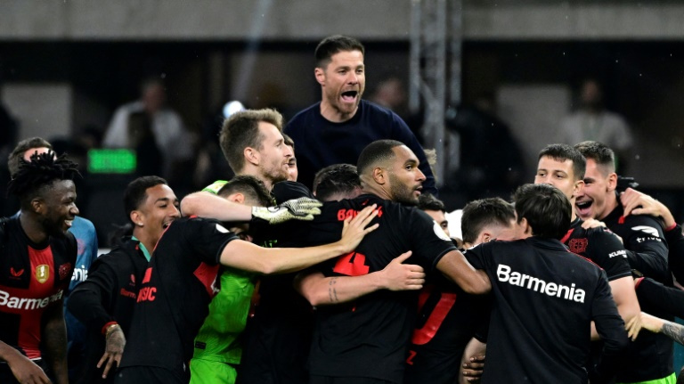 AFP - Granit Xhaka scored the only goal as a 10-man Bayer Leverkusen beat Kaiserslautern 1-0 to lift the German Cup in Berlin on Saturday, winning the club's first league-cup double.Leverkusen