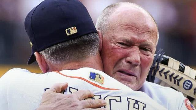 Astros former coach throws out emotional first pitch after nearly dying in 2017