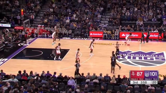 Jae'Sean Tate with an assist vs the Sacramento Kings