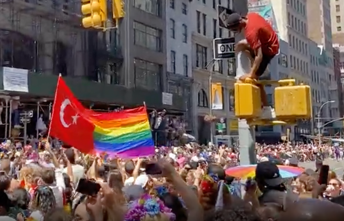 NYC Pride March attire des milliers de personnes à Manhattan