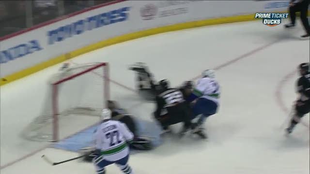 Santorelli misses open-net after wacky bounce