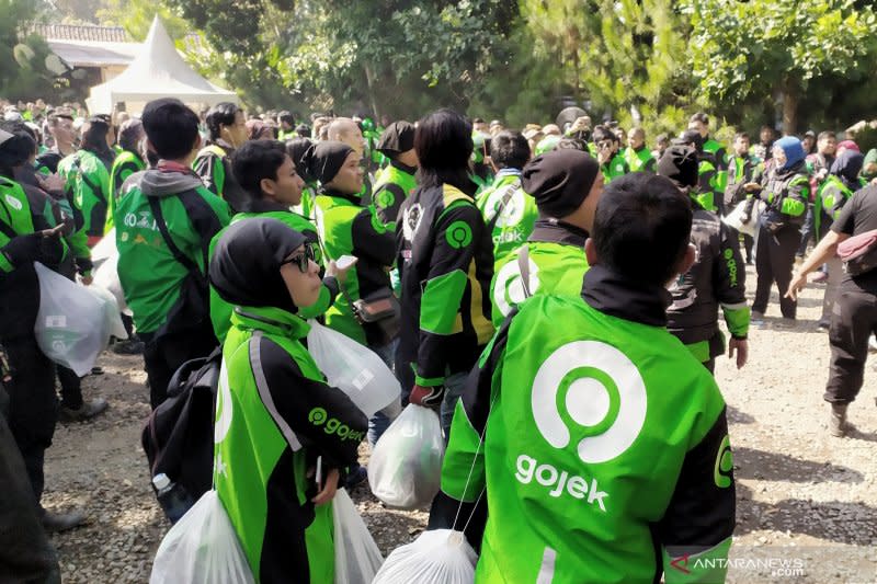 Ribuan driver Gojek  di Bandung antusias dapatkan jaket  