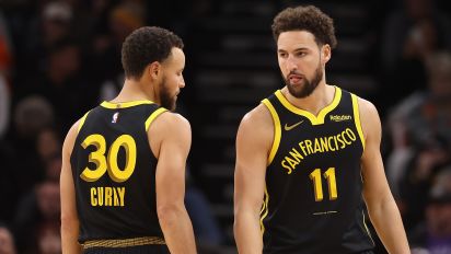 Getty Images - PHOENIX, ARIZONA - NOVEMBER 22: Klay Thompson #11 of the Golden State Warriors talks with Stephen Curry #30 during the second half of the NBA game against the Phoenix Suns at Footprint Center on November 22, 2023 in Phoenix, Arizona. The Suns defeated the Warriors 123-115. NOTE TO USER: User expressly acknowledges and agrees that, by downloading and or using this photograph, User is consenting to the terms and conditions of the Getty Images License Agreement.  (Photo by Christian Petersen/Getty Images)