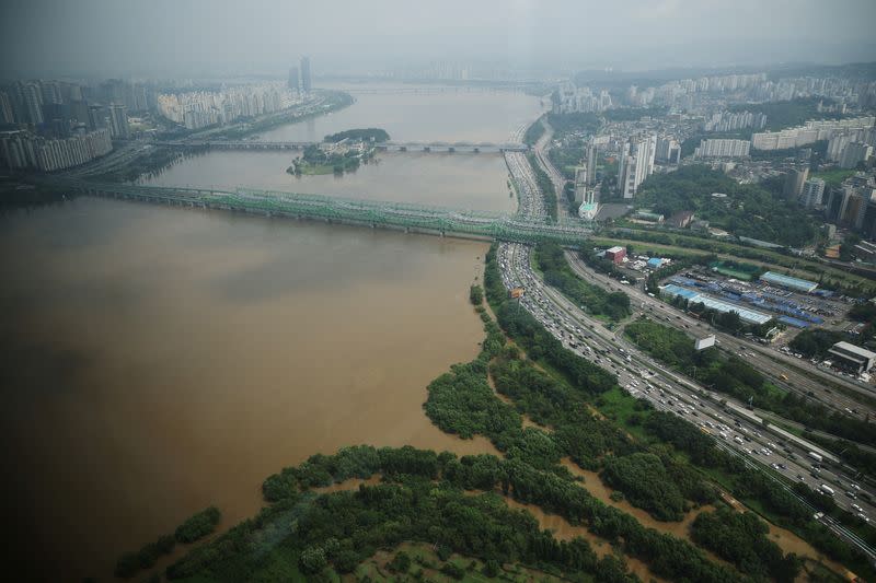 홍수 후, 기후 변화에 대한 우려로 한국은 서울의 홍수 방어를 우선시하게 되었습니다.
