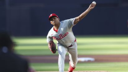 
Suárez's scoreless innings streak ends in Phillies win